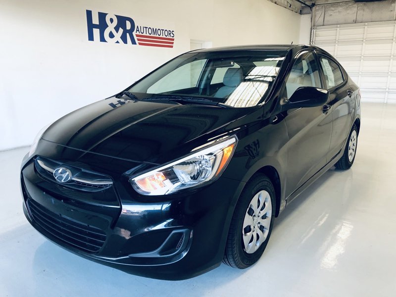 Used 2017 Hyundai Accent SE image 1