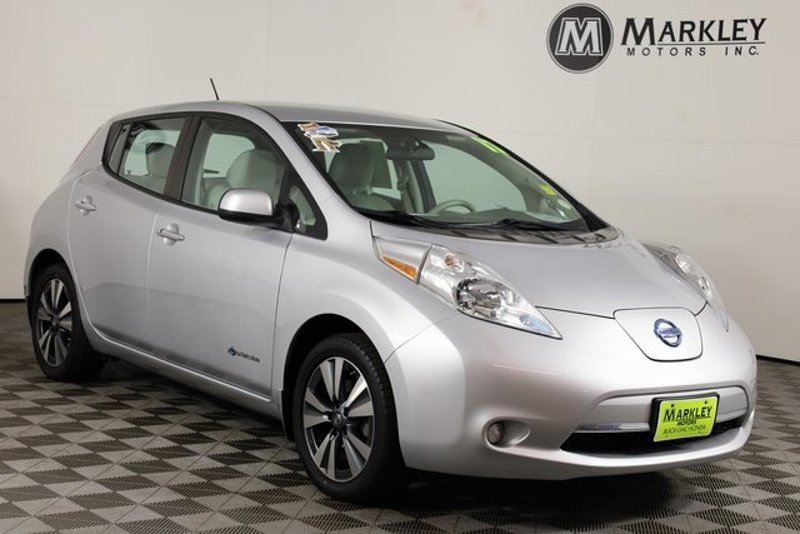 Used 2017 Nissan Leaf SV image 1