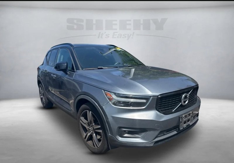 Used 2019 Volvo XC40 T5 R-Design image 1
