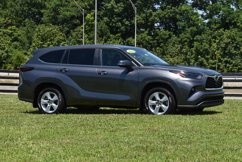 Certified 2024 Toyota Highlander LE image 1