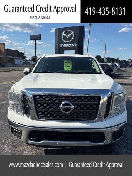 Used 2018 Nissan Titan SV image 1