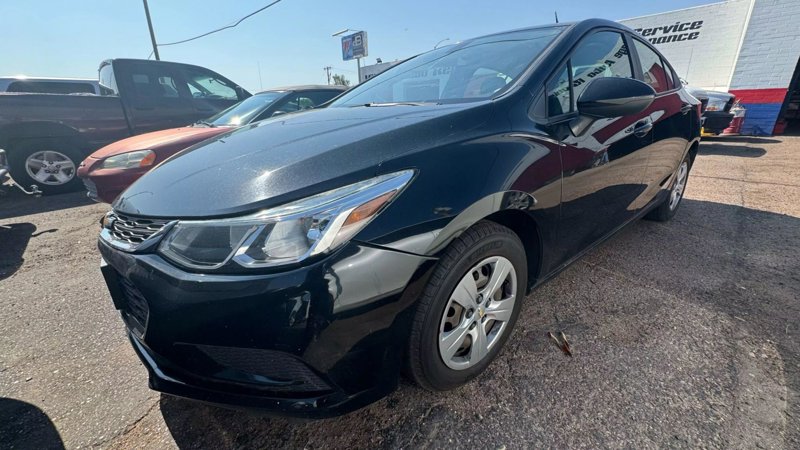 Used 2018 Chevrolet Cruze LS image 1
