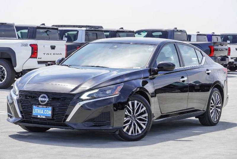 Certified 2023 Nissan Altima 2.5 SV image 1