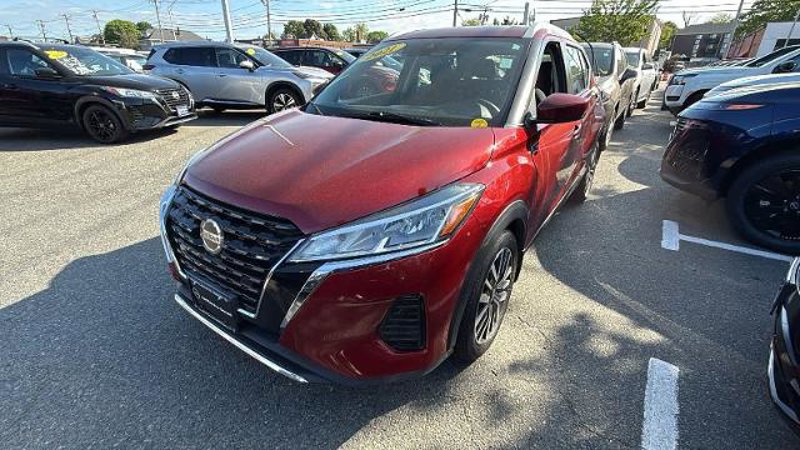 Certified 2021 Nissan Kicks SV image 1