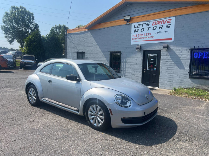 Used 2013 Volkswagen Beetle 2.5 image 1