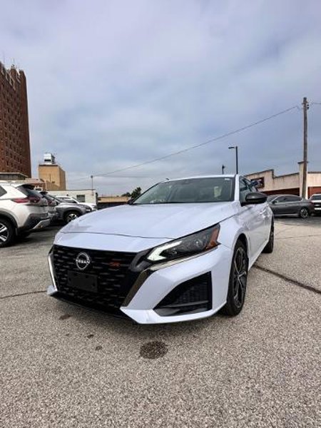Certified 2024 Nissan Altima 2.5 SR w/ SR Premium Package image 1