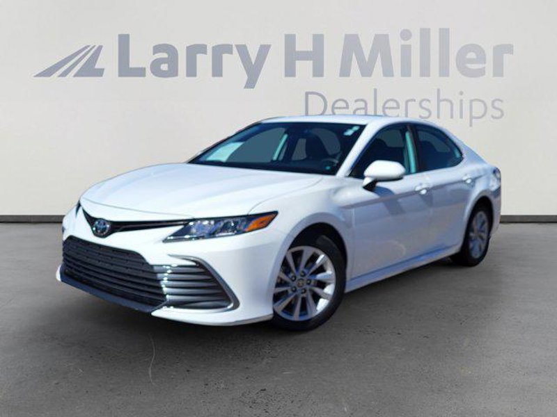 Certified 2021 Toyota Camry LE image 1