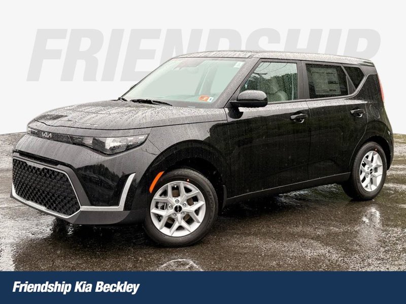New 2025 Kia Soul LX image 1