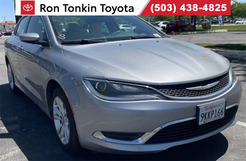 Used 2016 Chrysler 200 Limited image 1