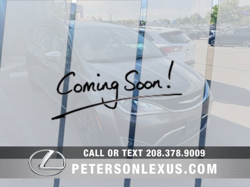 Used 2017 Chrysler Pacifica Limited image 1