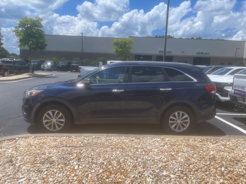 Used 2018 Kia Sorento LX image 1