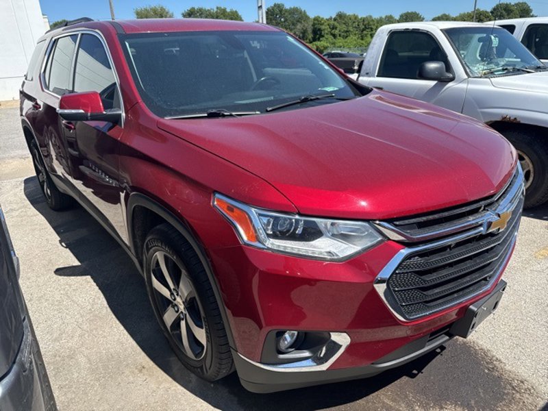 Used 2021 Chevrolet Traverse LT w/ LT Premium Package image 1