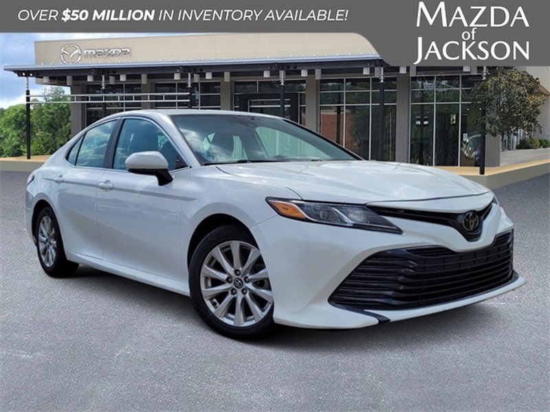 Used 2020 Toyota Camry LE image 1