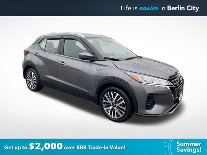 Certified 2021 Nissan Kicks SV image 1