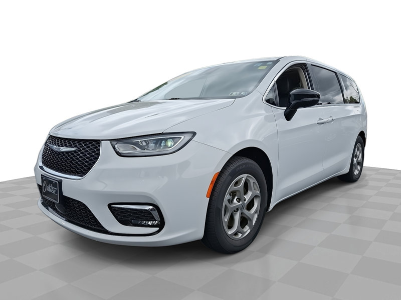 Used 2024 Chrysler Pacifica Limited image 1