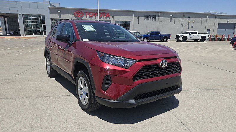 Used 2022 Toyota RAV4 LE image 1