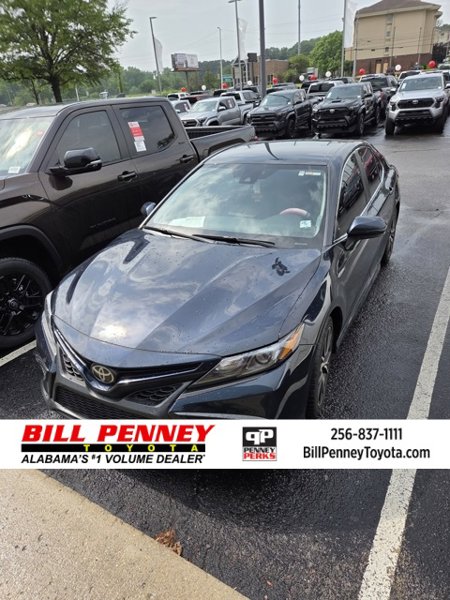 Used 2021 Toyota Camry SE image 1