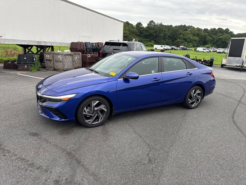 Certified 2025 Hyundai Elantra SEL image 1