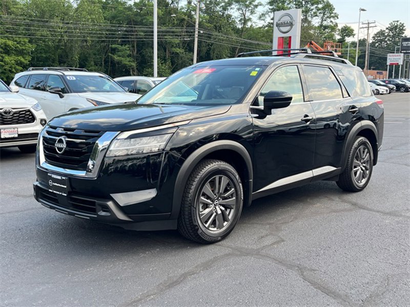 Certified 2022 Nissan Pathfinder SV image 1