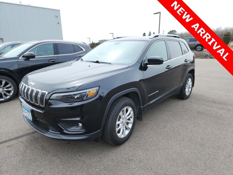 Used 2019 Jeep Cherokee Latitude w/ Cold Weather Group image 1