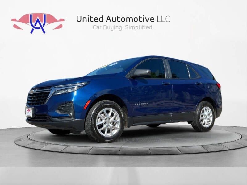 Used 2023 Chevrolet Equinox LS image 1