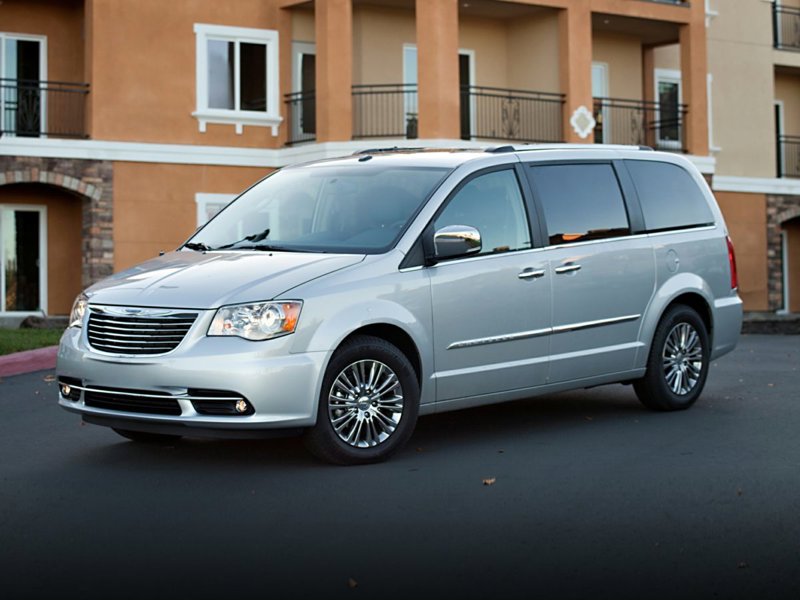 Used 2015 Chrysler Town & Country Touring image 1