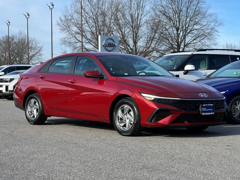 Certified 2025 Hyundai Elantra SE w/ Cargo Package image 1