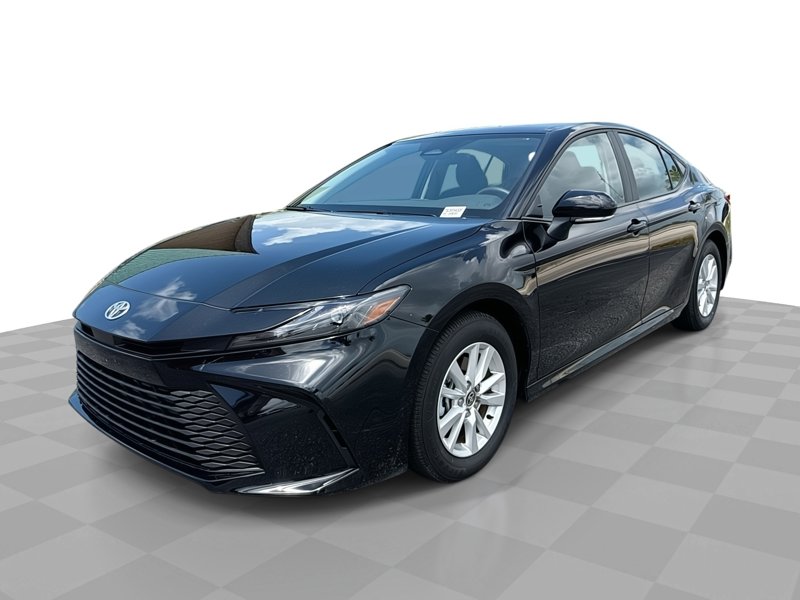 Used 2025 Toyota Camry LE image 1