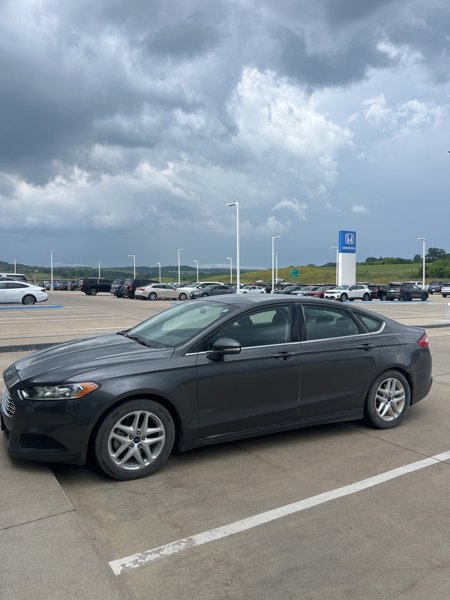 Used 2015 Ford Fusion SE image 1