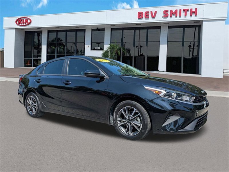 Certified 2023 Kia Forte LXS image 1