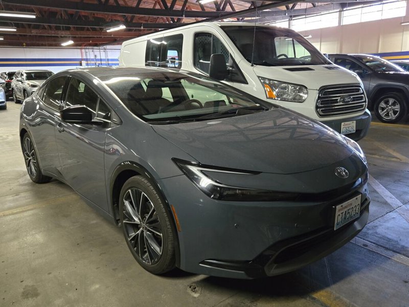 Used 2023 Toyota Prius XLE image 1