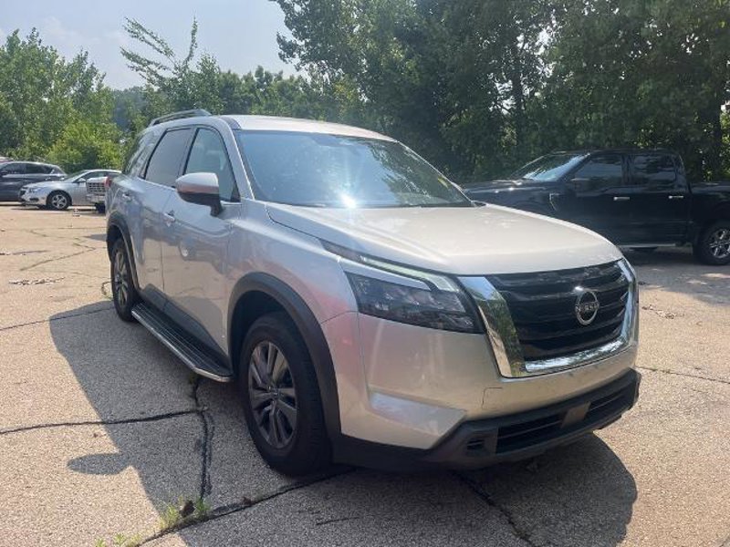 Certified 2023 Nissan Pathfinder SV image 1