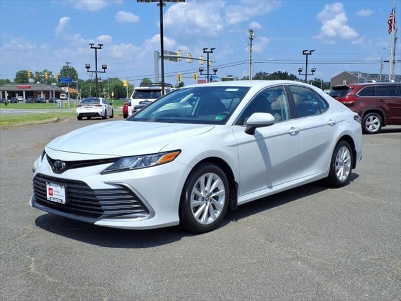 Certified 2022 Toyota Camry LE image 1