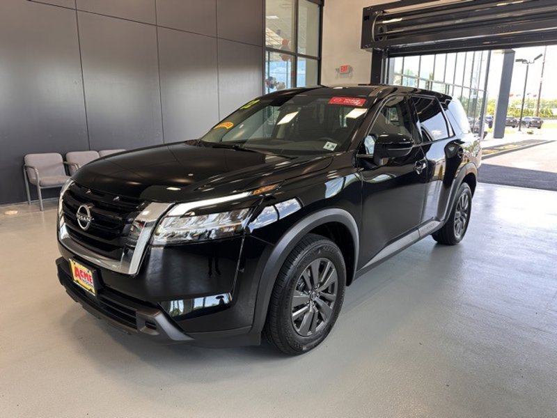Certified 2022 Nissan Pathfinder S image 1