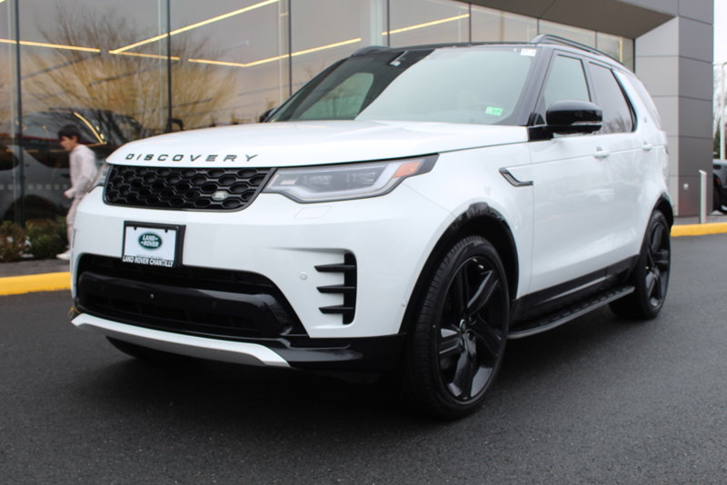 Certified 2024 Land Rover Discovery Dynamic SE image 1
