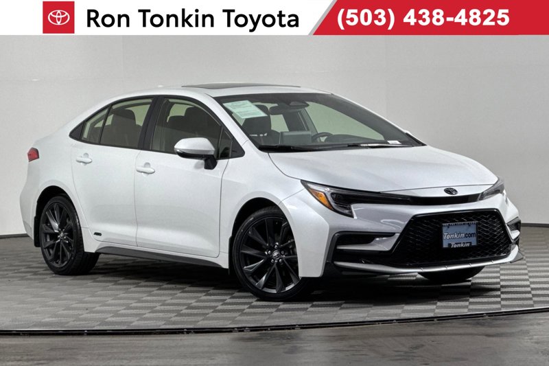 Certified 2025 Toyota Corolla SE image 1