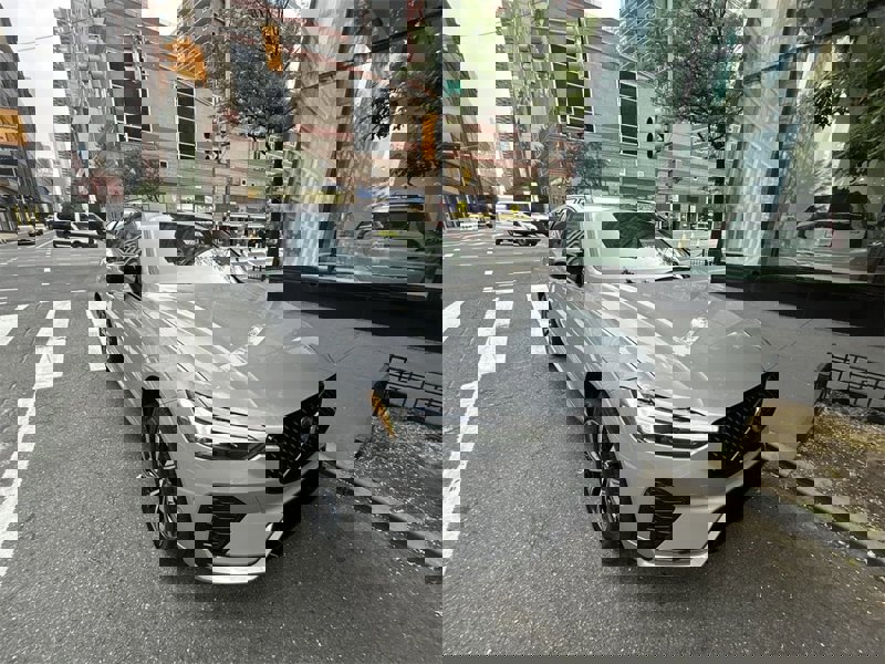 Certified 2025 Volvo XC60 B5 Plus image 1