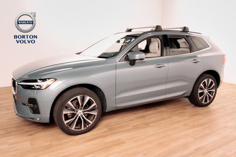 Certified 2022 Volvo XC60 B5 Momentum image 1