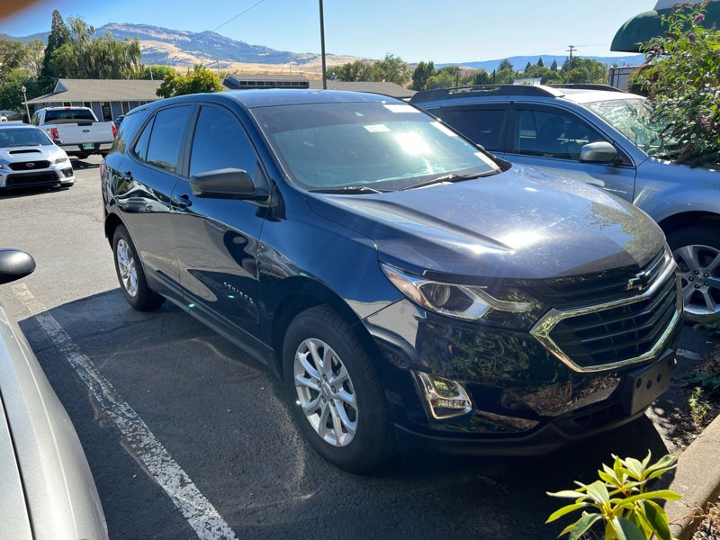 Used 2021 Chevrolet Equinox LS w/ LS Convenience Package image 1