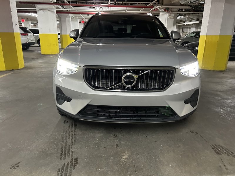 Certified 2025 Volvo XC40 B5 Core image 1