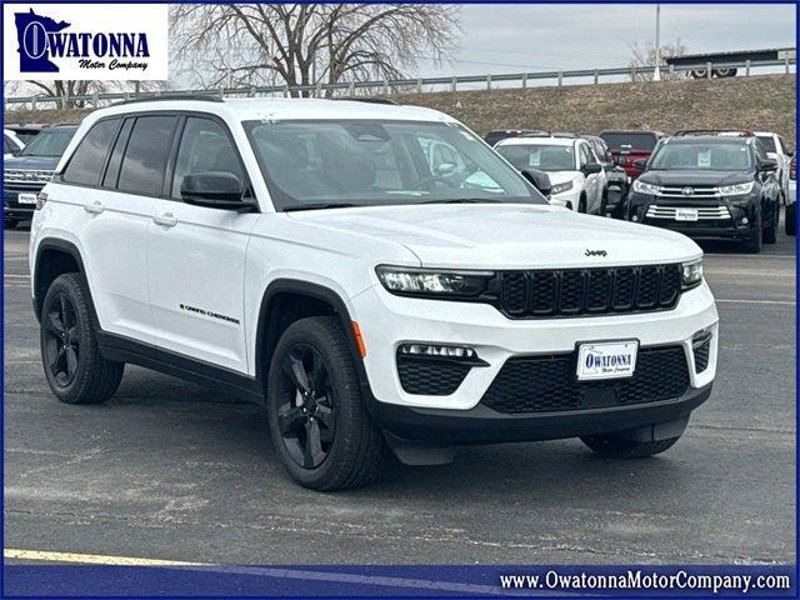 Certified 2023 Jeep Grand Cherokee Limited w/ Black Appearance Package image 1