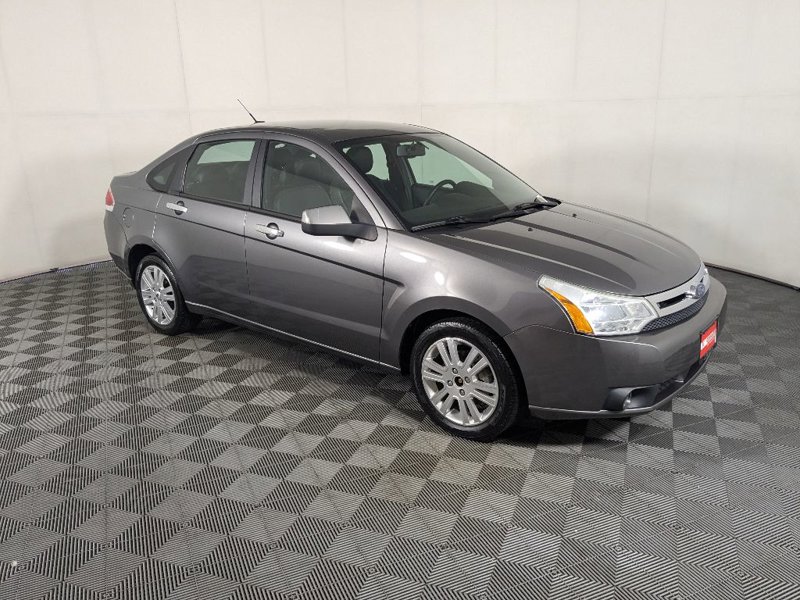 Used 2010 Ford Focus SEL image 1