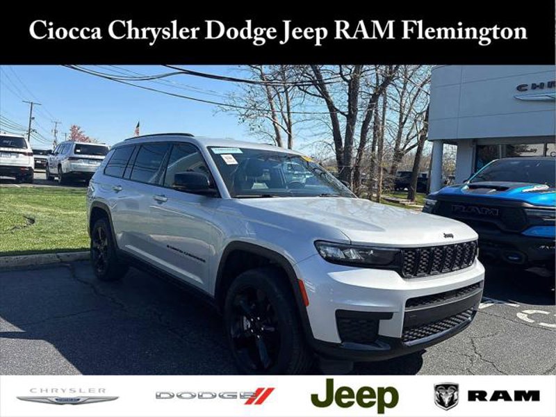 Certified 2021 Jeep Grand Cherokee L Laredo image 1