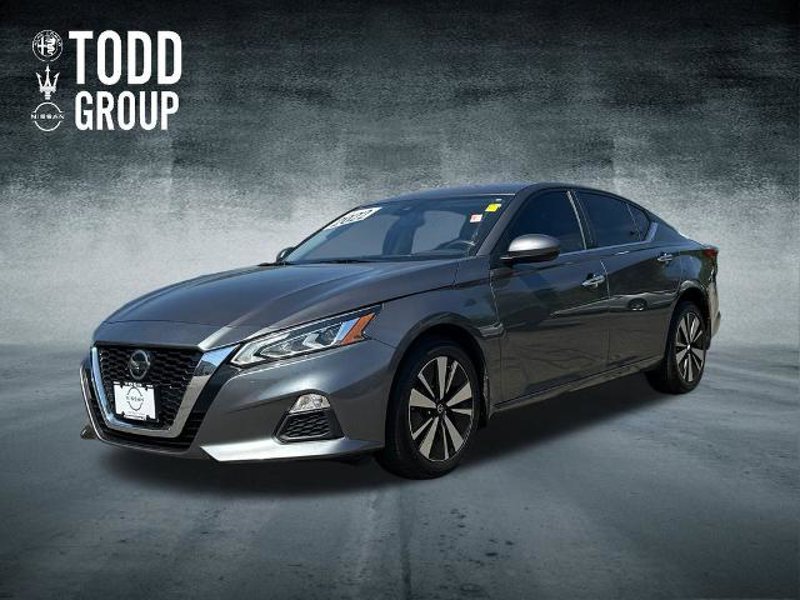Certified 2022 Nissan Altima 2.5 SV image 1