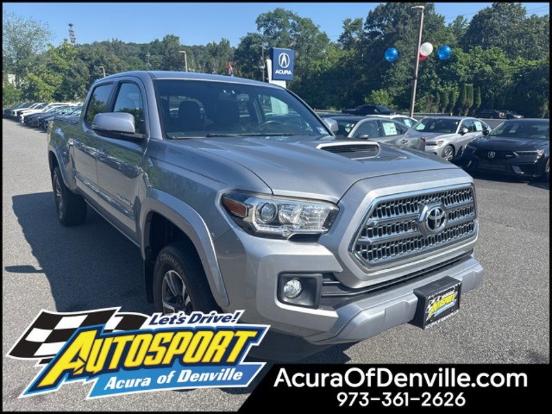 Used 2017 Toyota Tacoma TRD Sport image 1