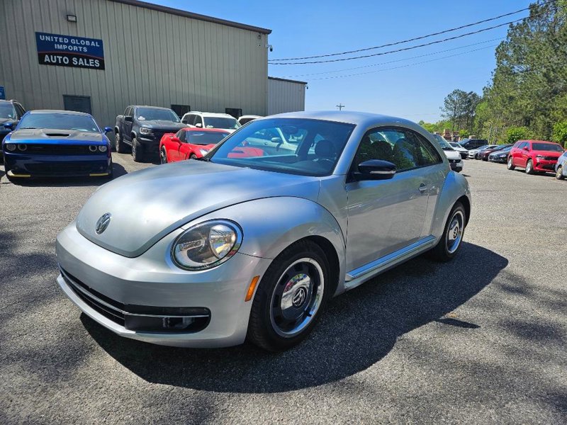 Used 2012 Volkswagen Beetle 2.5 image 1
