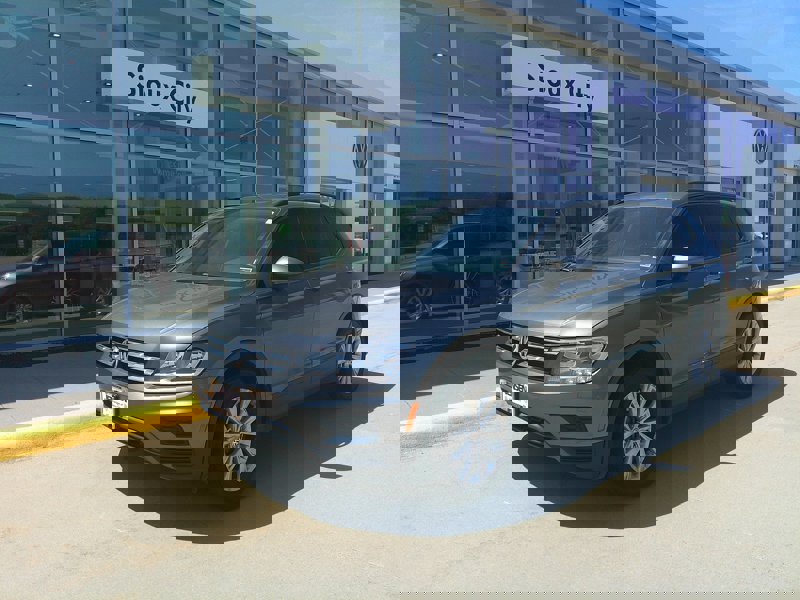 Used 2018 Volkswagen Tiguan S image 1