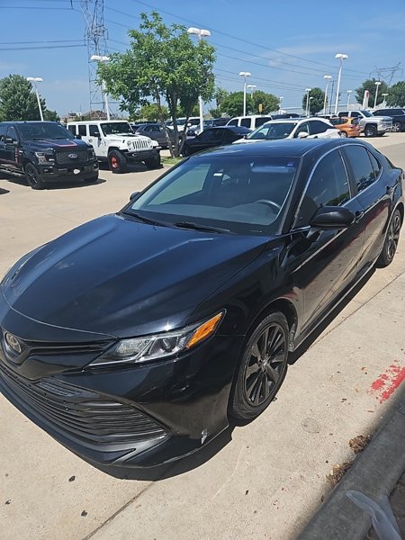 Used 2019 Toyota Camry LE image 1