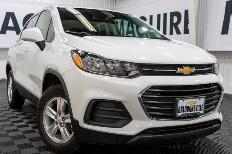 Certified 2022 Chevrolet Trax LS w/ Tint and Cruise Package image 1