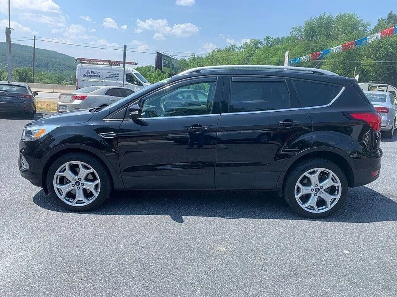 Used 2019 Ford Escape Titanium image 1
